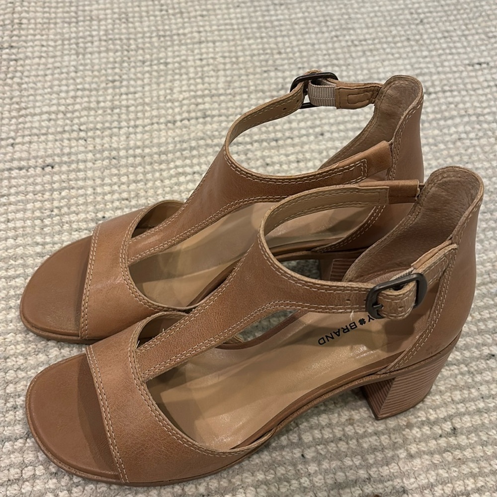Lucky Brand Women's Tan Sandals